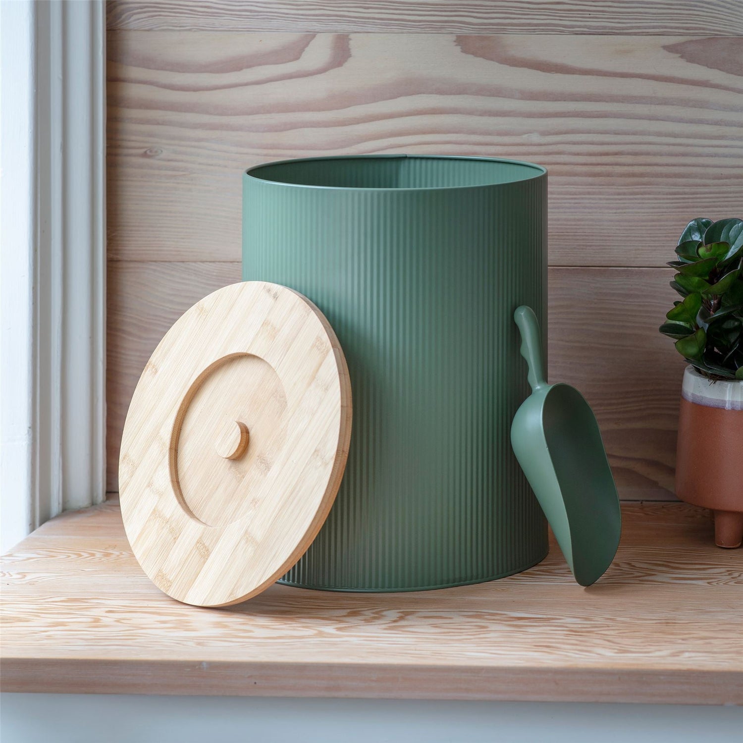 Pet Food Storage Bin - Kinloch Medium