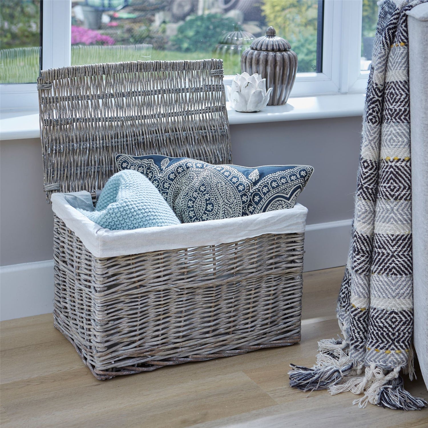 Lidded Willow Chest - Medium