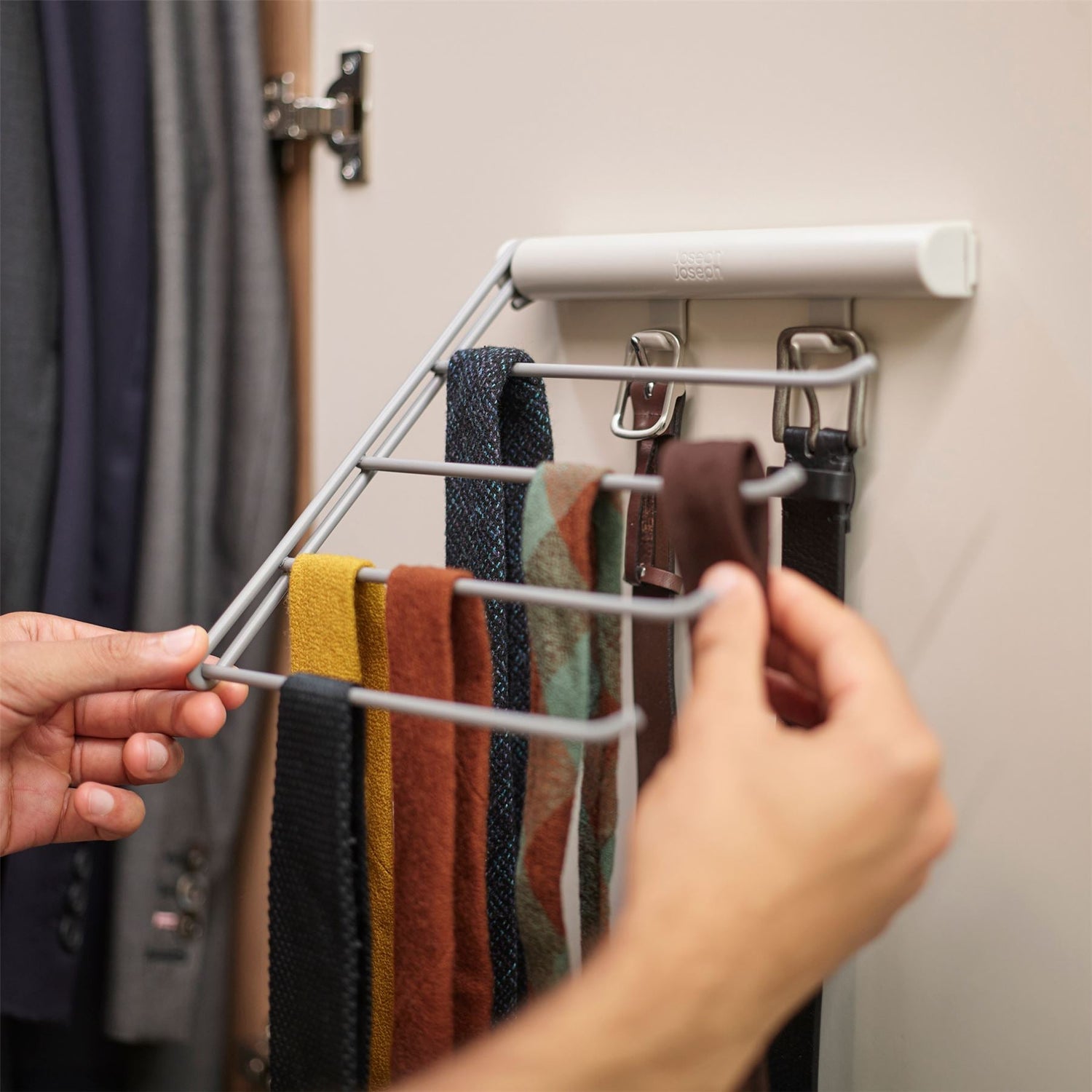 Orderly Belt Tie and Scarf Hanging Rail
