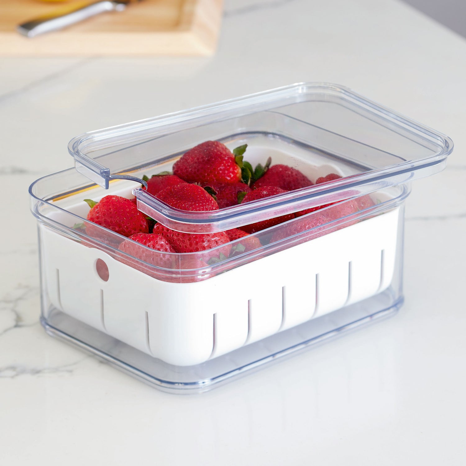 Fruit and vegetable storage container crisp