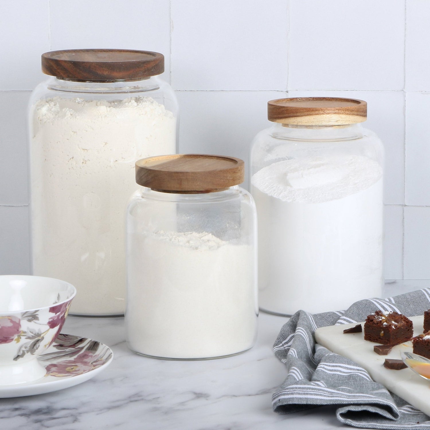 Wide Glass Storage Jar With Acacia Lid