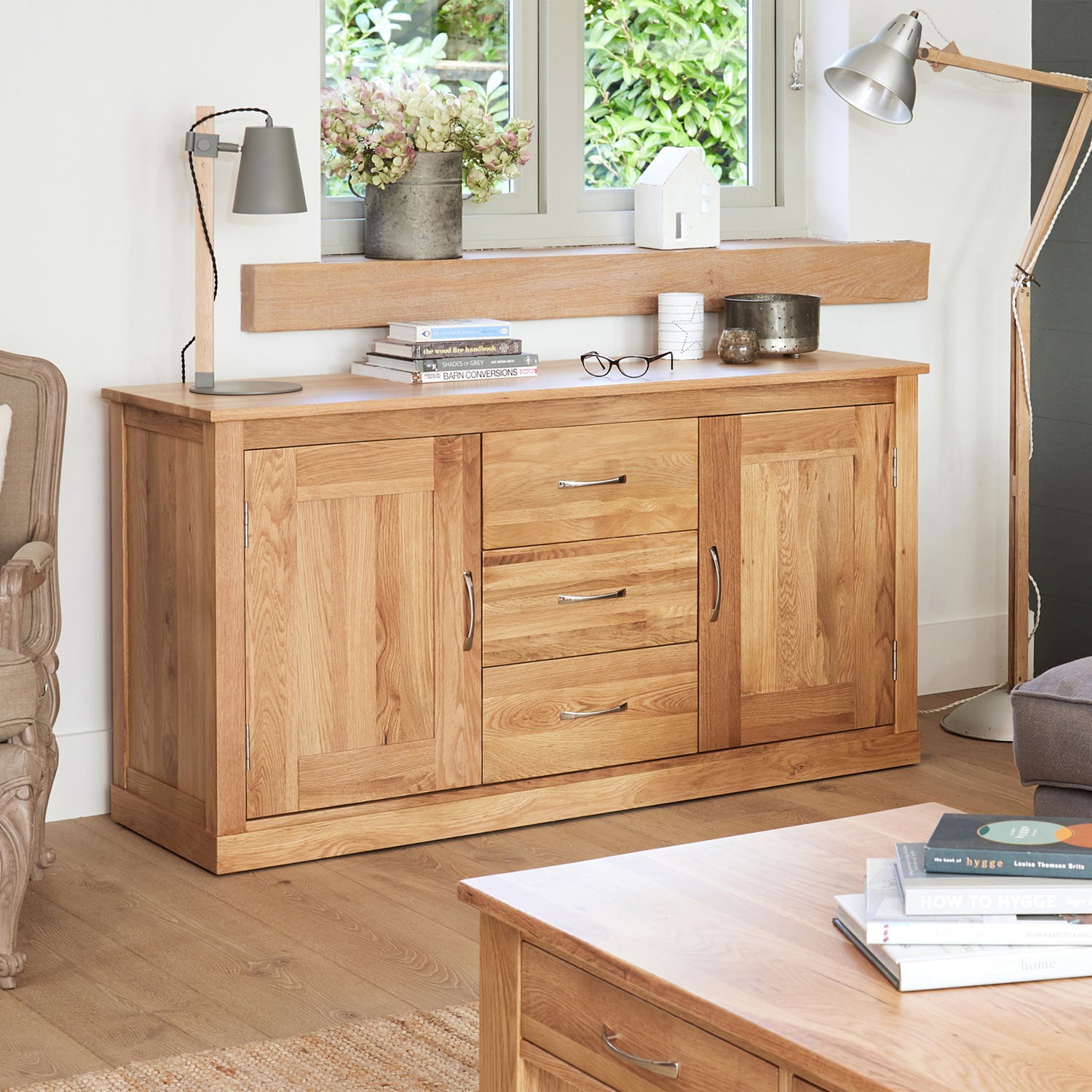 Solid Oak Large Sideboard Mobel