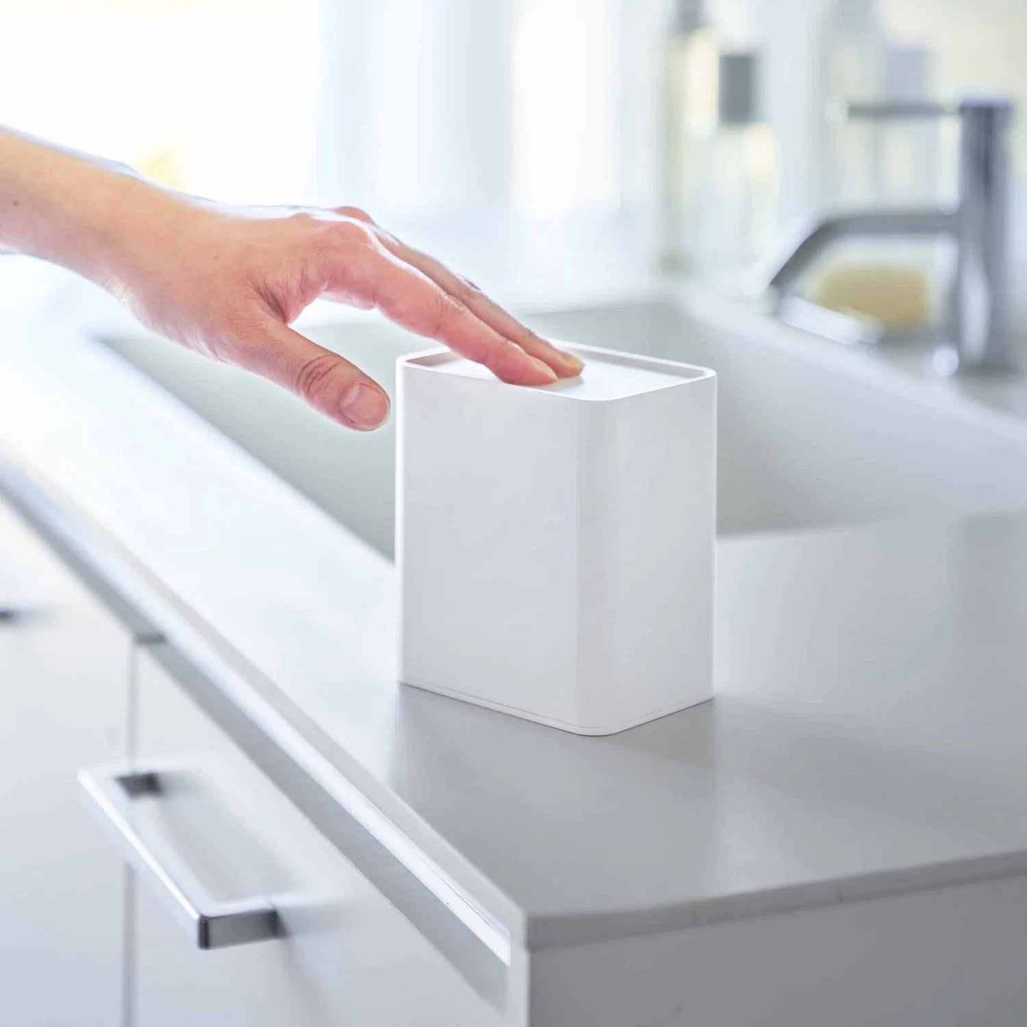 Push Lid Storage Box
