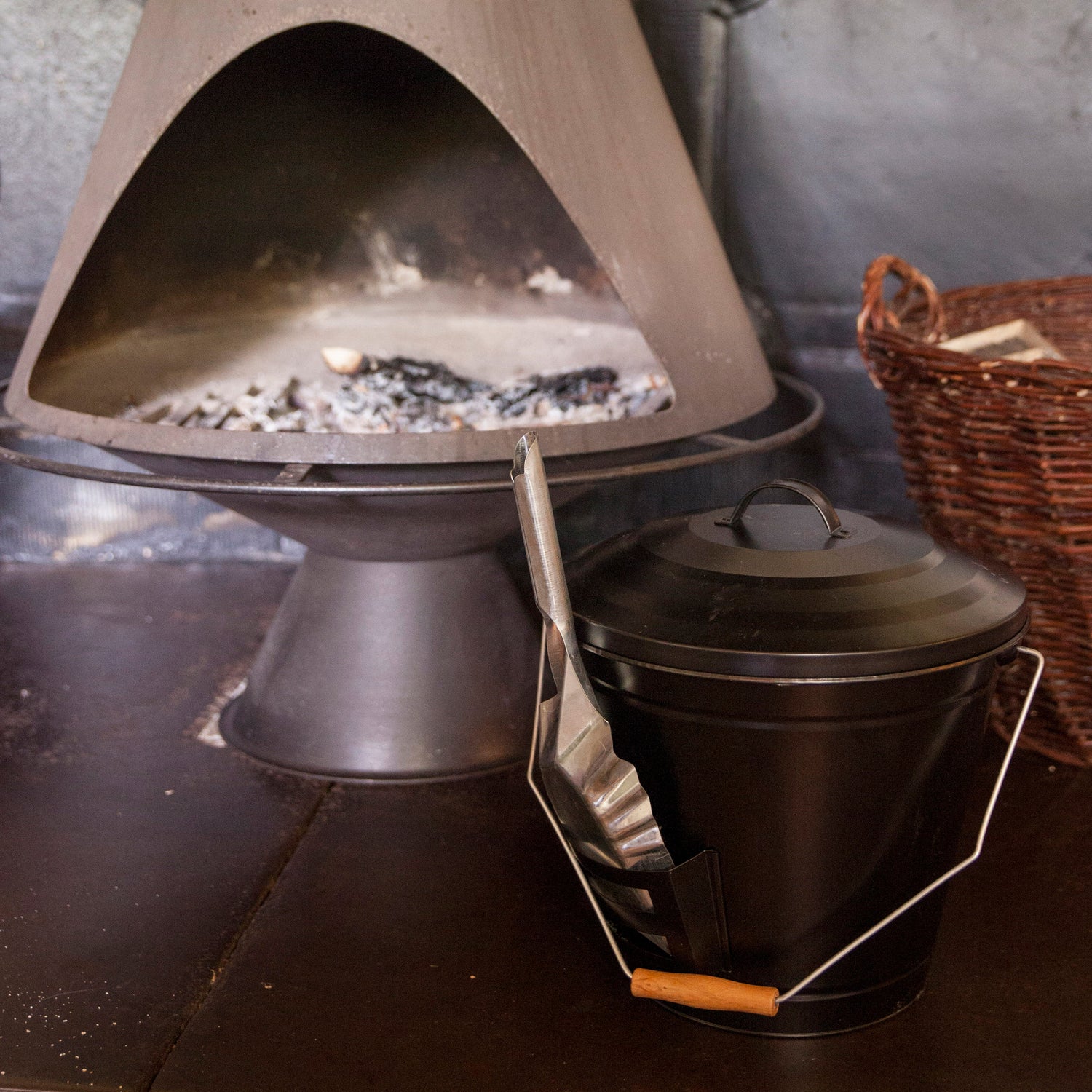 Ash Bucket With Shovel