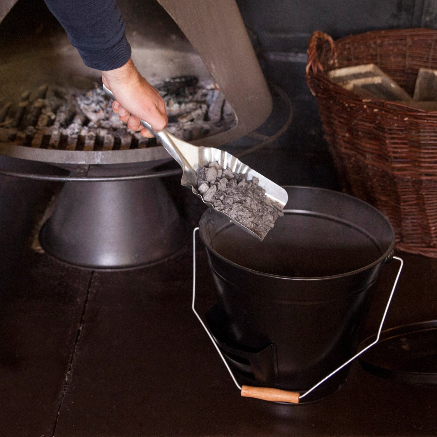 Ash Bucket With Shovel