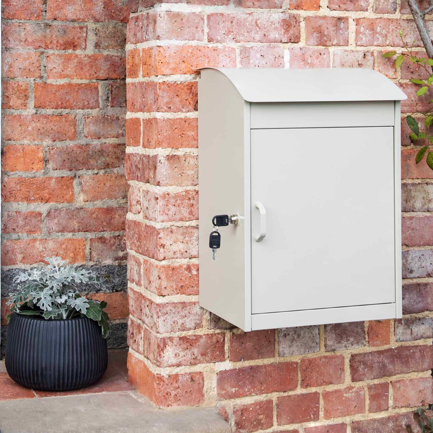 Parcel box stowe