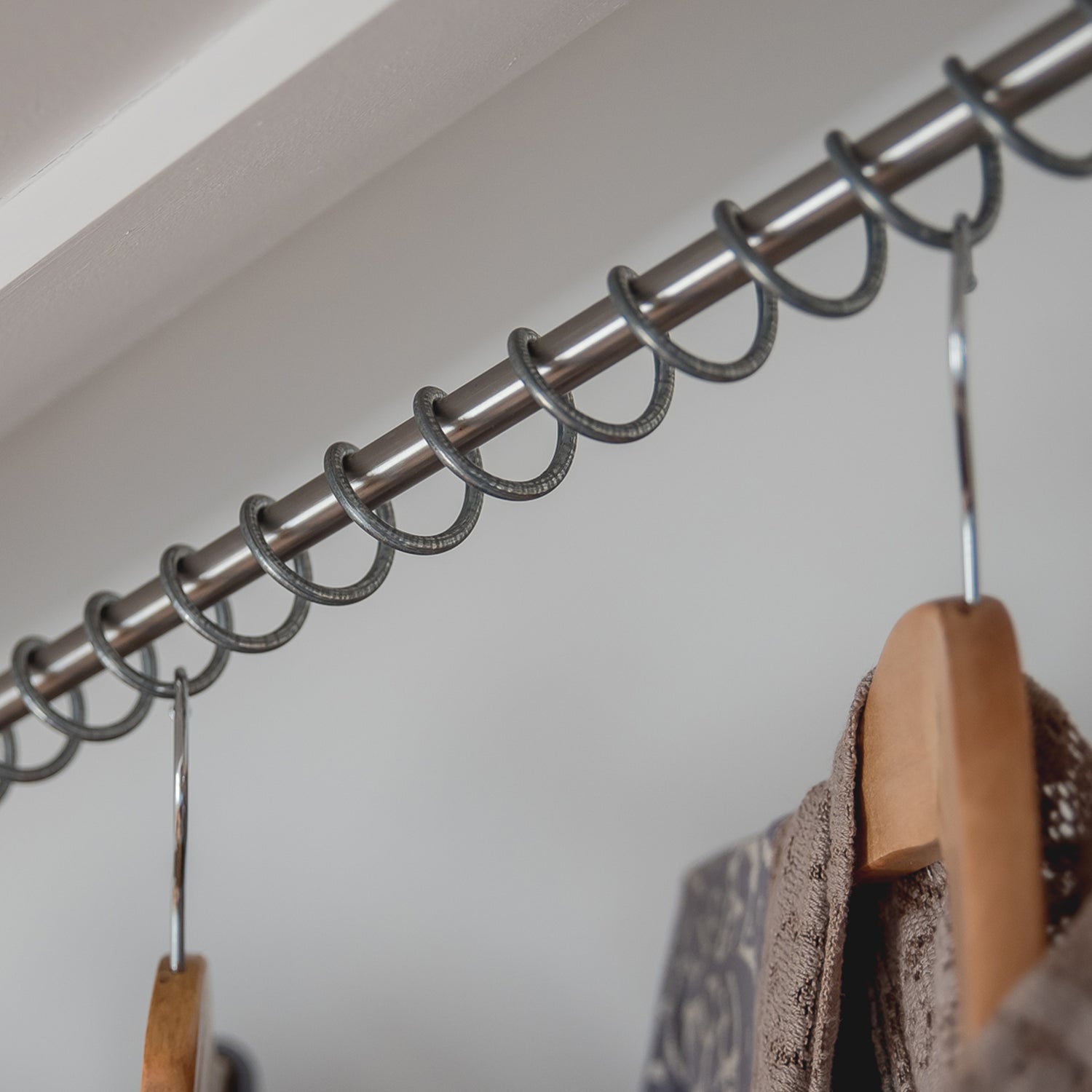 any angle clothes hanging rail zebedee 80cm