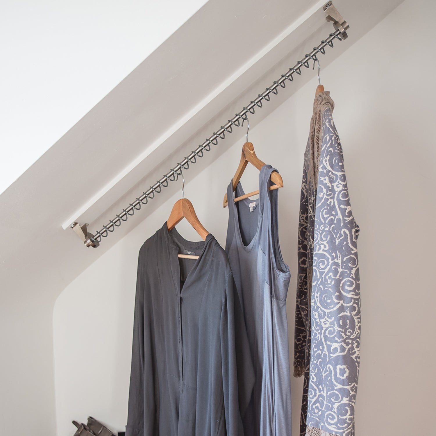 any angle clothes hanging rail zebedee 80cm