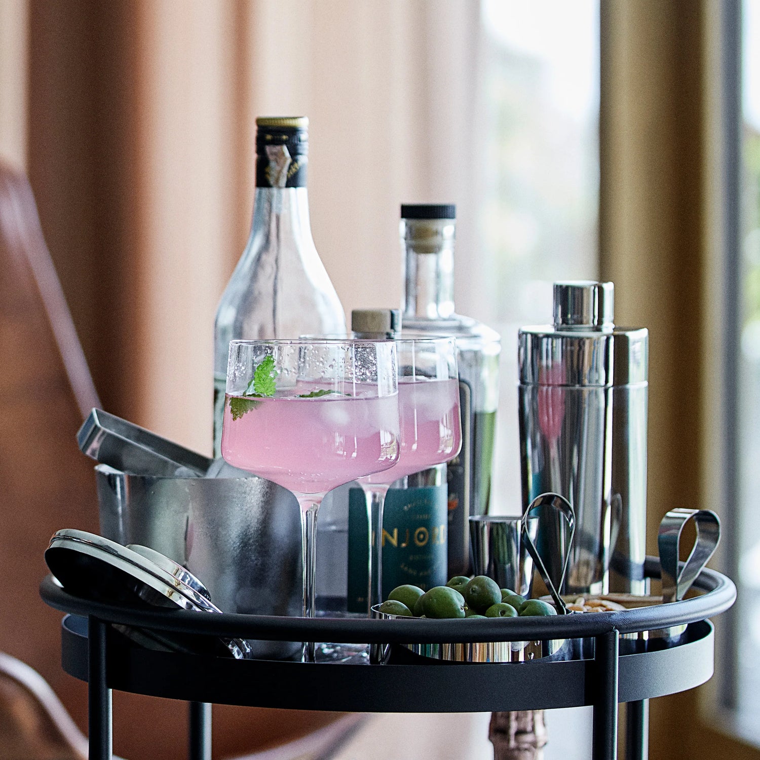 Drinks Trolley Rocks