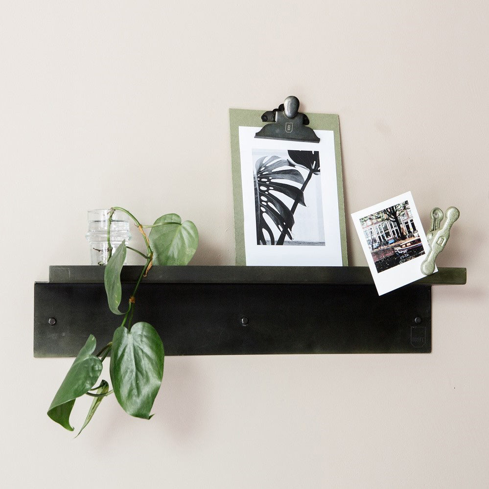 wall mounted display shelf with lip