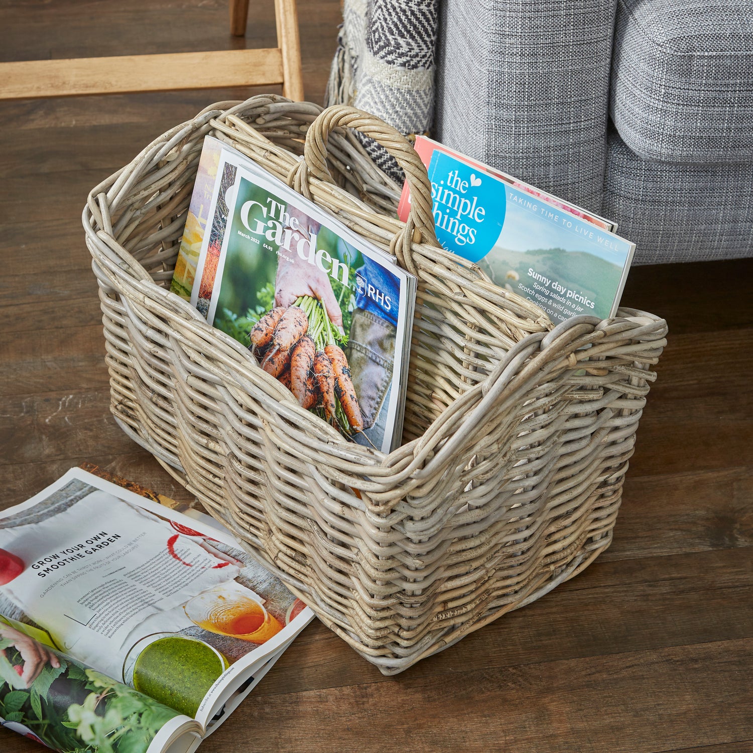 magazine rack rattan